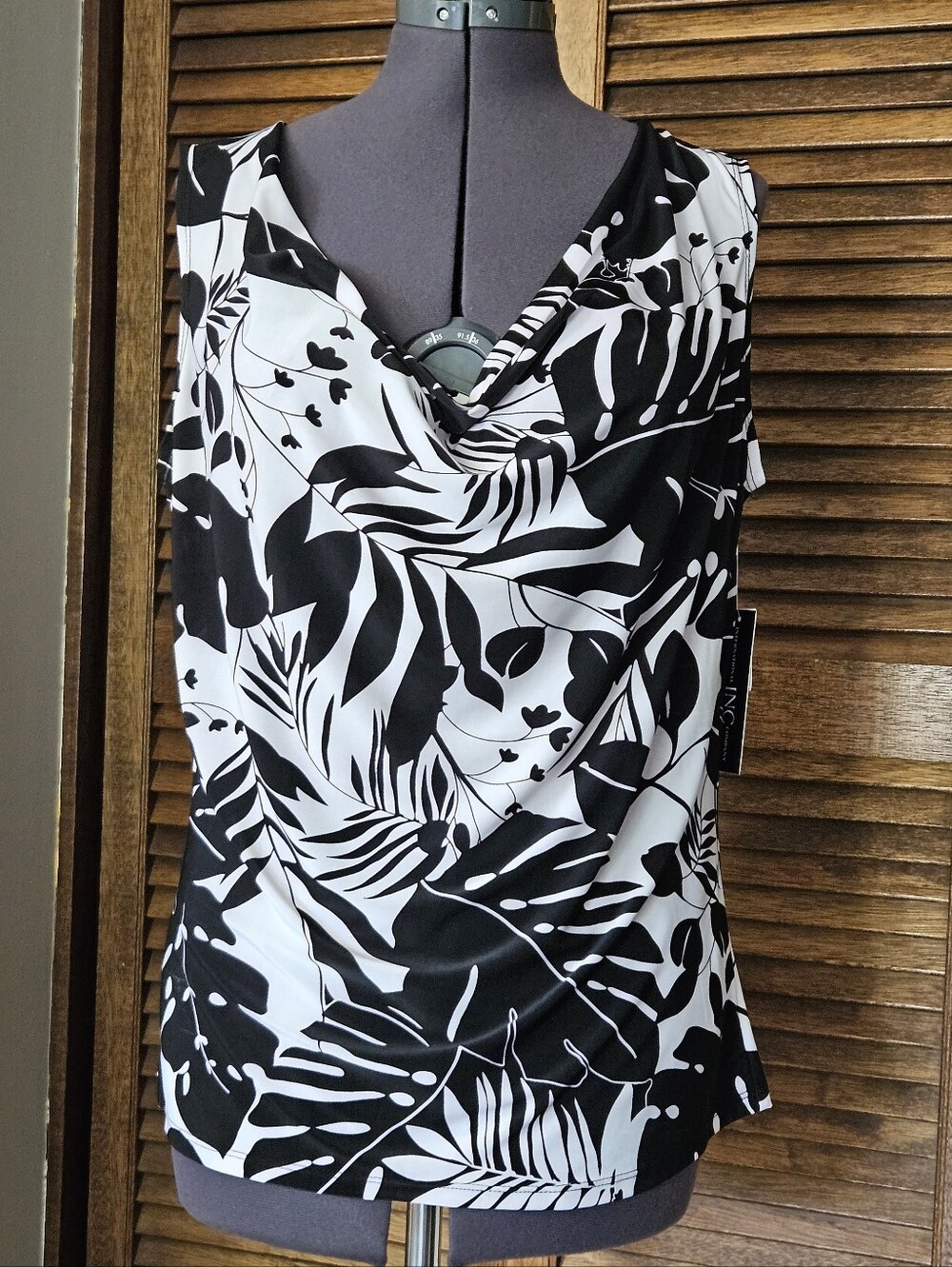NWT, INC brand Sleeveless Black & White Leaf Print, Cowl Neck Top.